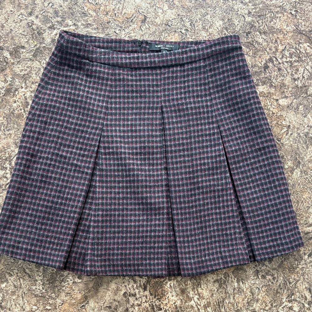 Romeo & Juliet Couture Burgundy/Black Plaid Skirt M
